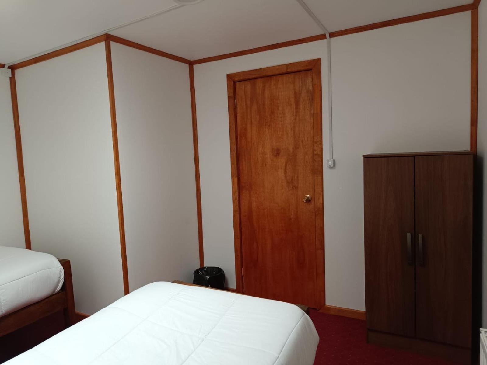 Hostal B&B Coastal Natales Puerto Natales Ngoại thất bức ảnh
