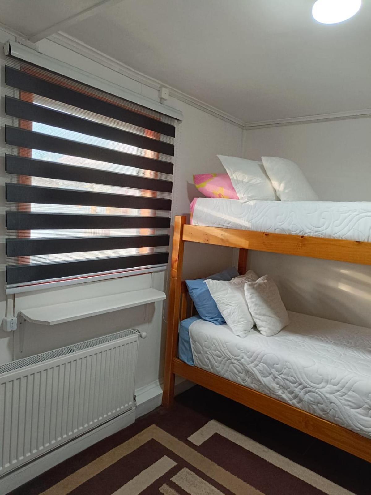Hostal B&B Coastal Natales Puerto Natales Ngoại thất bức ảnh