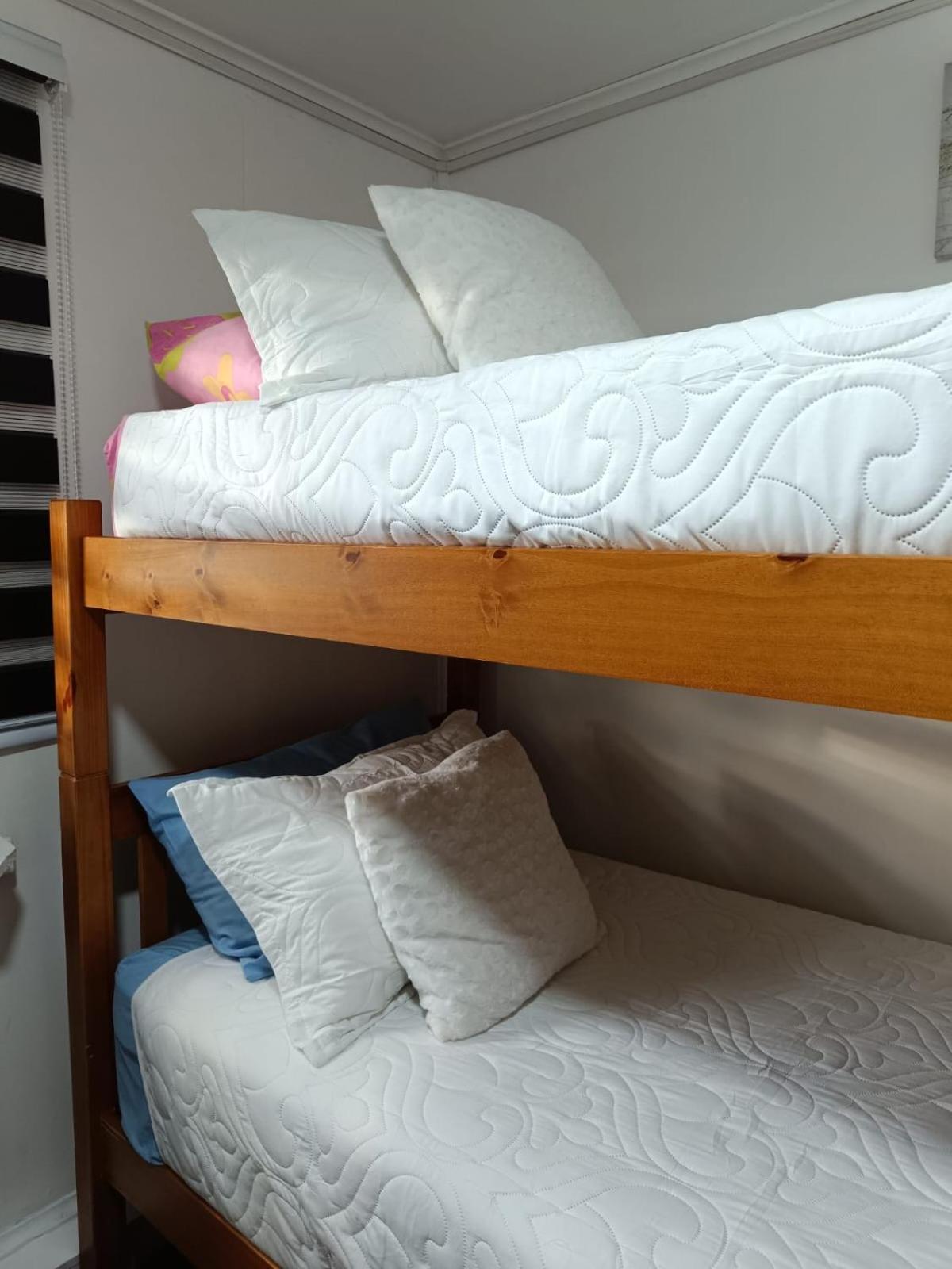 Hostal B&B Coastal Natales Puerto Natales Ngoại thất bức ảnh